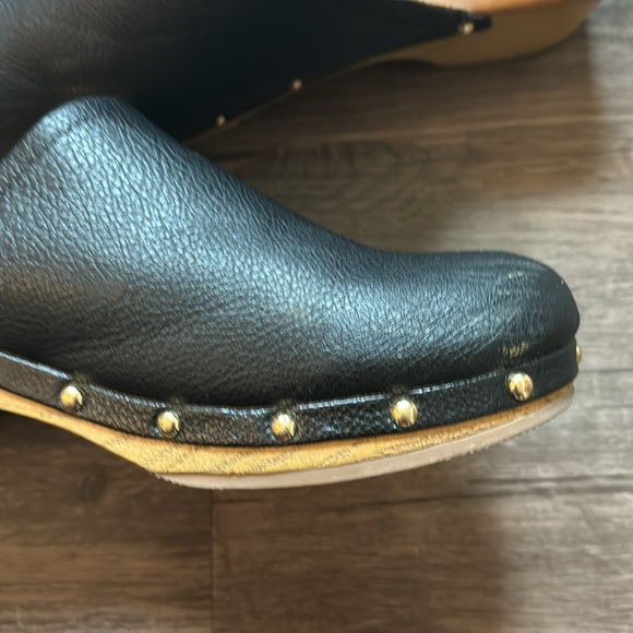 Universal Thread Clogs - Picture 3 of 5